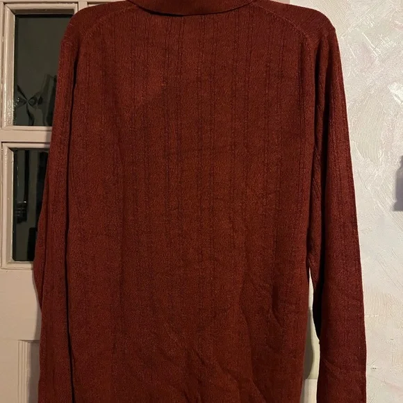 Maroon sweater size small - Picture 5 of 5